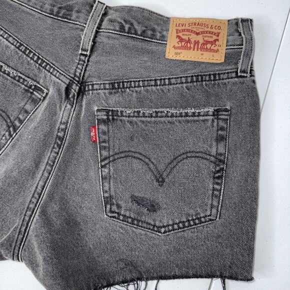 Levi’s Women’s 501 High Rise Denim Shorts Button Fly Size 28 - Picture 4 of 6